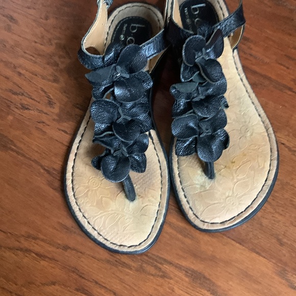 BOC Black Floral T- Strap Sandal - Size 36.5 / 6 - Picture 2 of 7